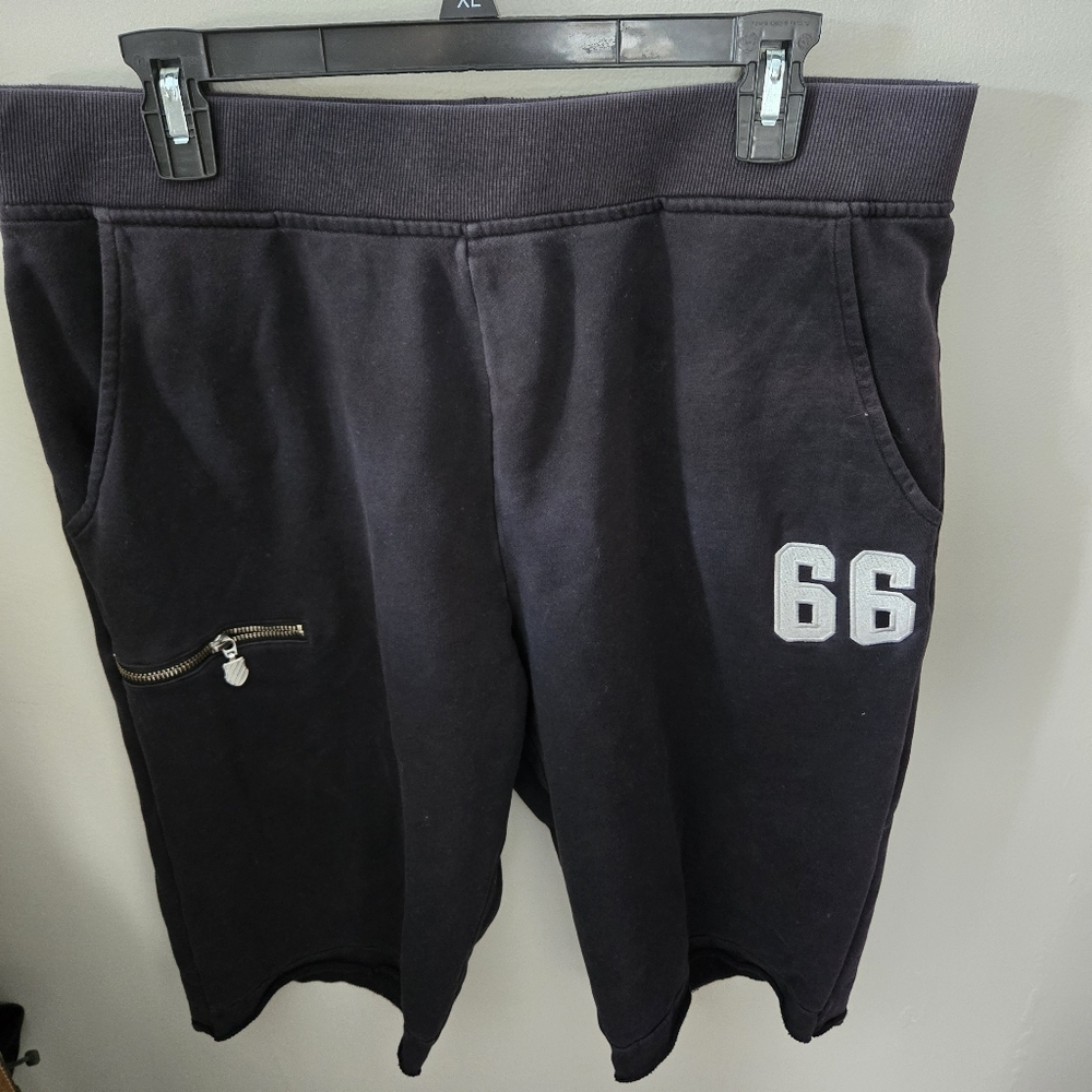 Cutoff shorts retro distressed style with zipper